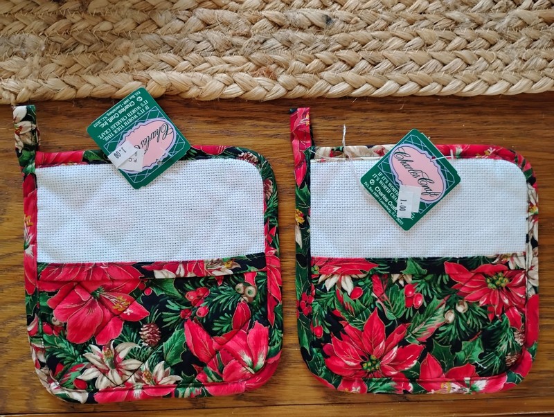 New Vintage 2 Charles Craft Quilted Potholders Cross Stitch Christmas Poinsettia