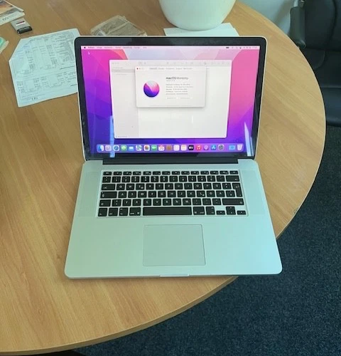 Apple MacBook Pro Retina 15,4 Zoll (256GB SSD, Intel Core i7 4. Gen, 2,2GHz...