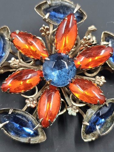 Vintage Judy Lee Round Flower Brooch, READ DESCRIPTION - Picture 5 of 7