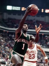 Milwaukee Bucks Oscar Robertson Glossy 8x10 Photo NBA Basketball Print 3