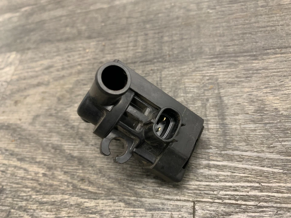 Kawasaki VN1600 VN1700 VN2000 VN900 Vulcan OEM Air Switching Cut Off Valve - Image 3 of 4