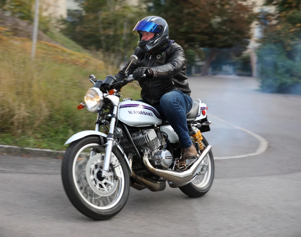 Museum-Quality Custom Kawasaki H2 Triple – Award-Winning, Fully Documented Build - Bild 3 von 4