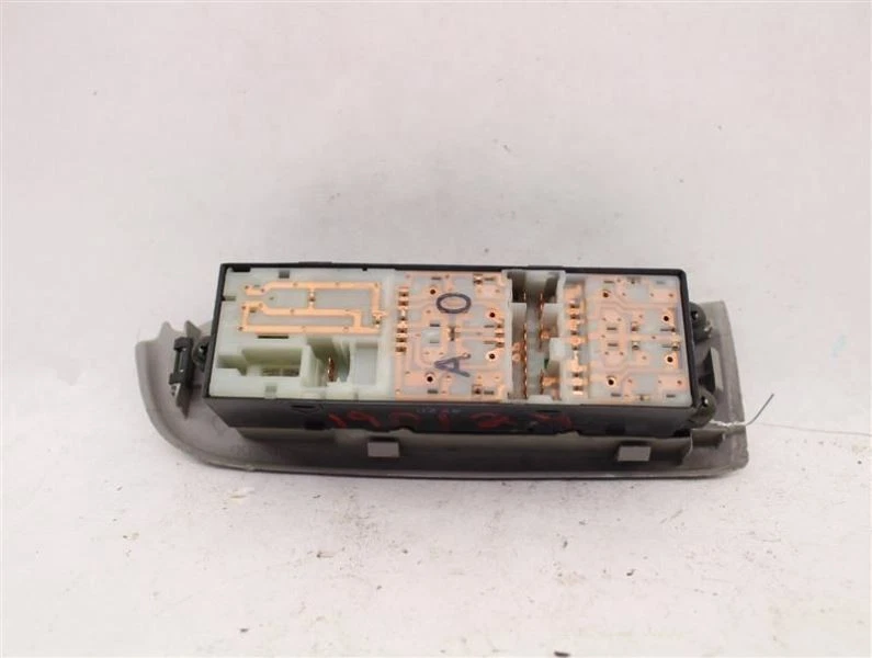 FRONT DOOR WINDOW SWITCH Infiniti G35 2005 05 2006 06 Left 972618 - Image 2 of 4