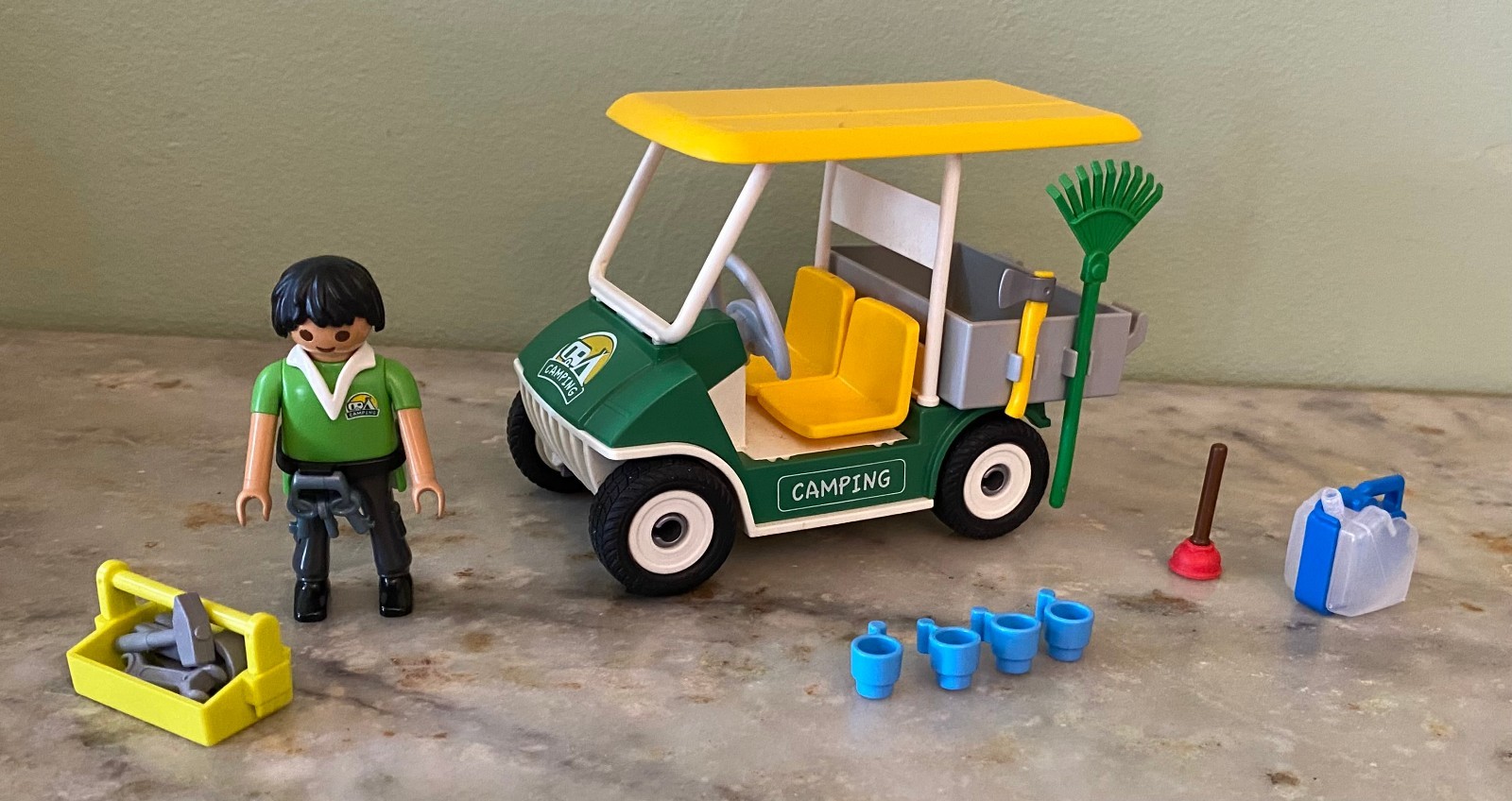 PLAYMOBIL 5437 Camping Service (2013) - 100% Complete (no bo