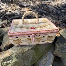 VINTAGE WICKER WOVEN SEWING BASKET-JAPAN- Handle Flowers Pink White