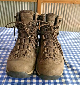 womens walking boots size 7