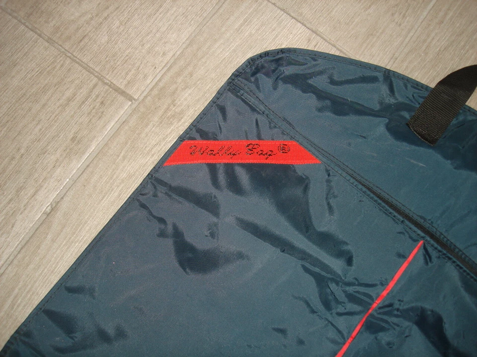 Bolsa de viaje/almacenamiento Wally Bags con grandes bolsillos para accesorios Foto 2 de 4