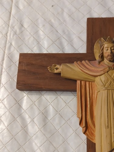 Vintage 12-in Wooden Crucifix, Vintage Resin Figure Of Jesus - Picture 4 of 9