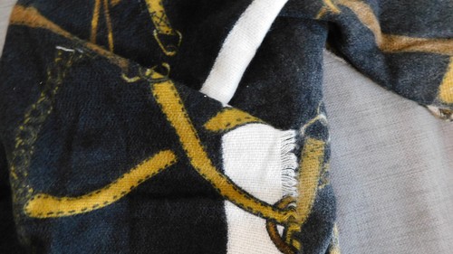Jayley Cashmere Blend Chain Print Wrap - Picture 8 of 11
