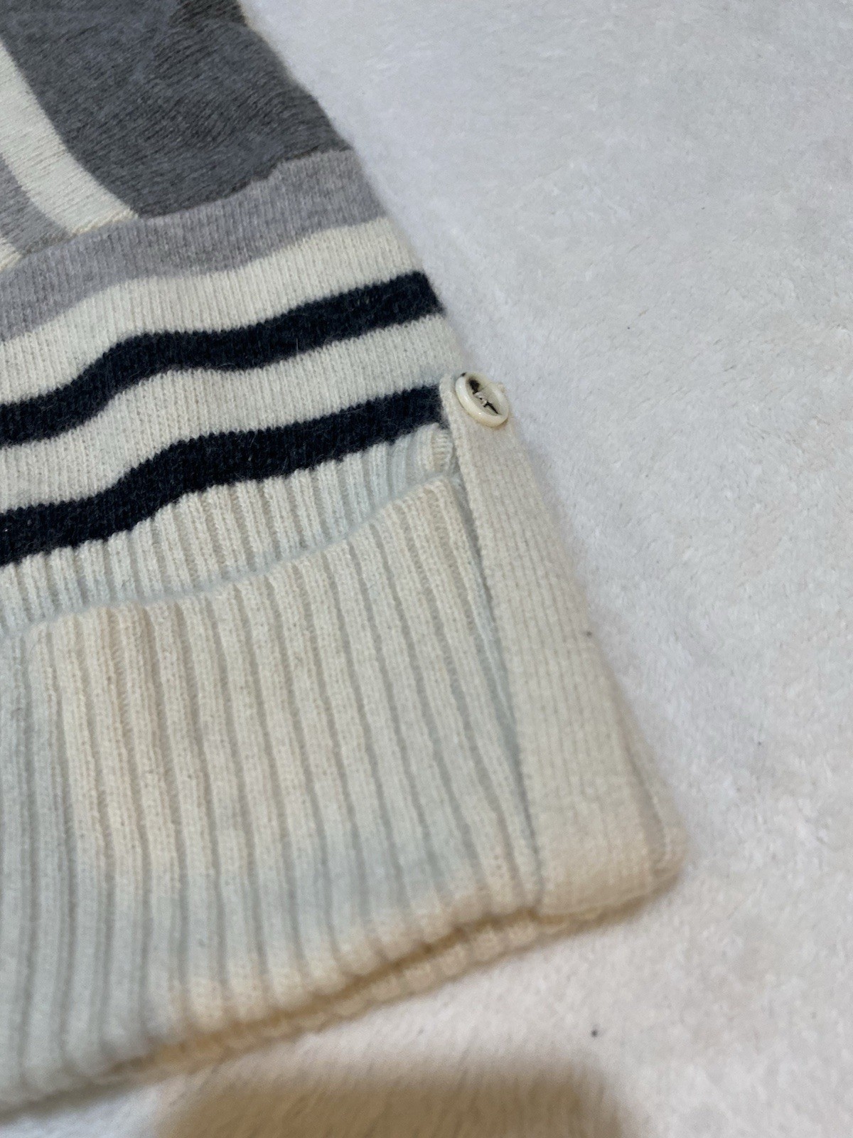 Fenn Wright Manson Buttoned Sleeved Lambswool/Rab… - image 3