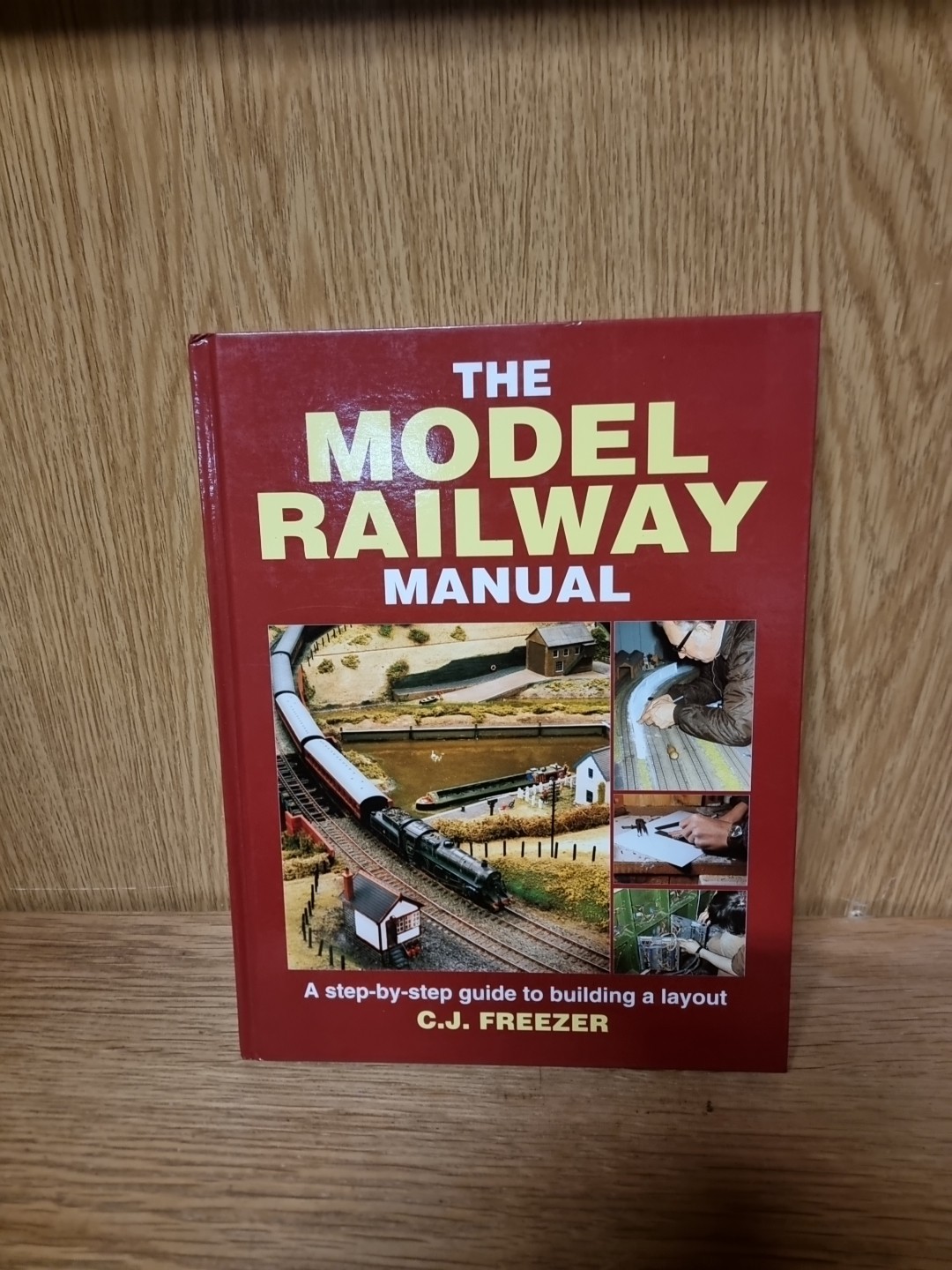 The Model Railway Manual: A Step-by-step Guide to B... by Freezer, C.J. (E3)