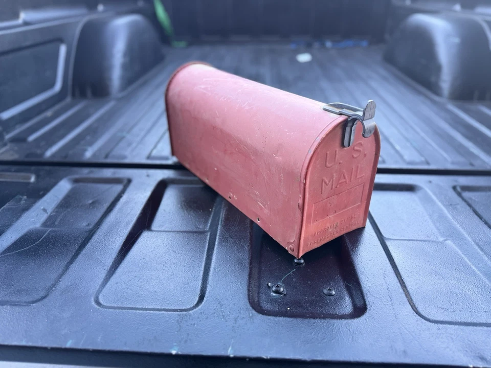 Vintage Solar Group Distressed Black Metal Rural Farmhouse Mailbox, Made in USA - Image 2 of 4