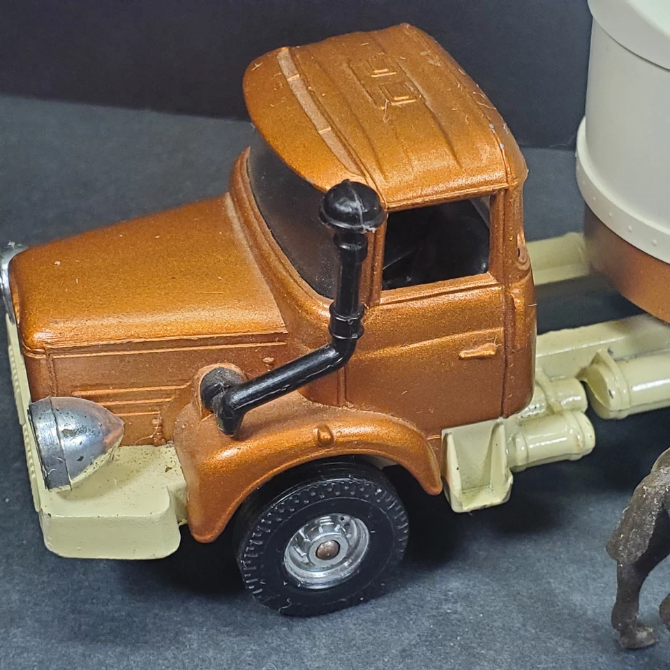 Corgi Major Articulated Horse Box National Racing Stables Tractor Trailer Horses - Image 2 of 4