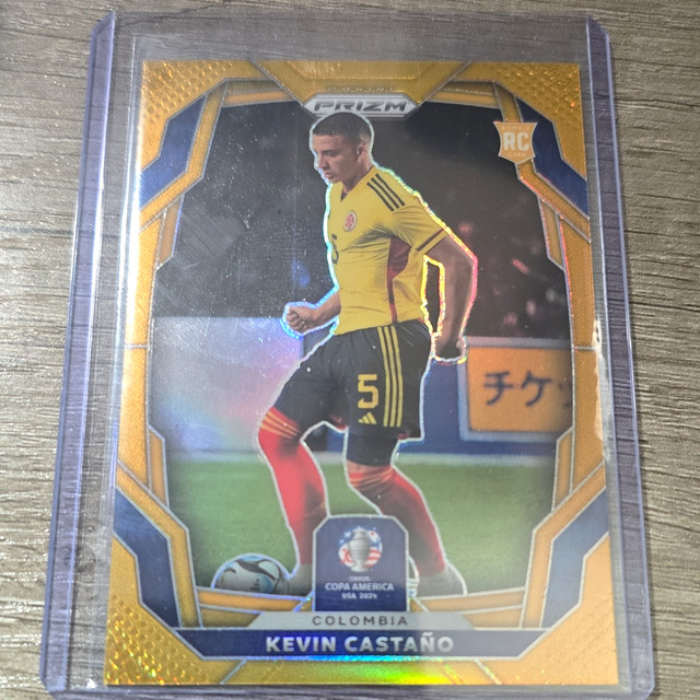 2024 Panini Prizm CONMEBOL Copa America - Kevin Castano #56 Gold Prizm /10 (RC)