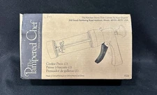 The Pampered Chef 1525 Cookie Press with 16 Discs - White