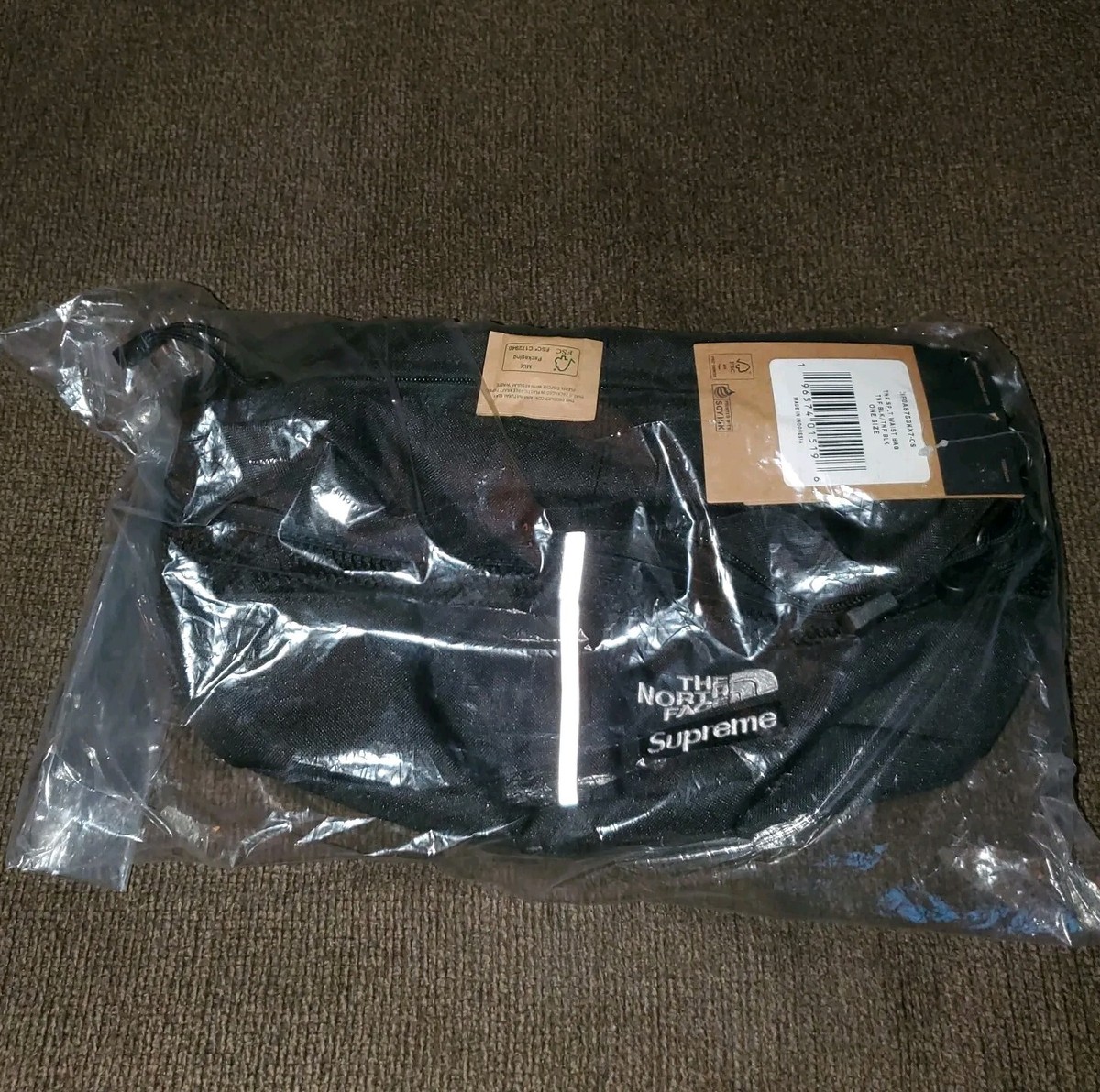 バッグ Supreme x The North Face Split Bag Camo Supreme The North Face Split Waist Bag (SS24) - $88