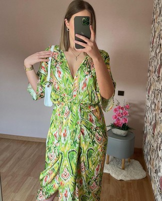 Robe vert mi-longue, neuf avec étiquette, taille unique