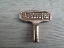 ANCIENNE CLE DE JOUET MECANIQUE TECHNOFIX CARRE DE 3 MM  X 3 MM