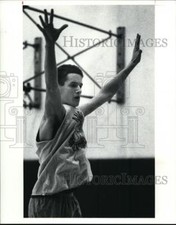 1991 Press Photo Steve Vojtko on defense during Aurora High basketball practice