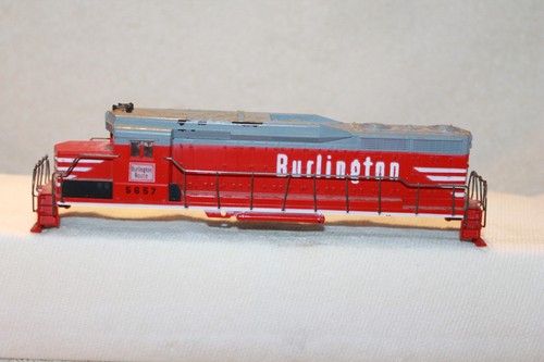** Piezas de locomotora Athearn Blue Box ** Carcasa de locomotora Burlington GP30 5657 ** | Condition: Used