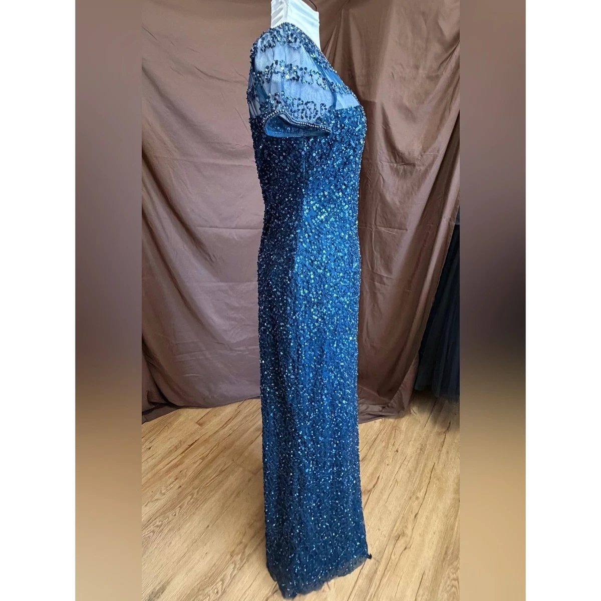 Maxi Vestido Adrianna Papell Azul Lentejuelas Cuentas Malla Ilusión Cuello Alto 6