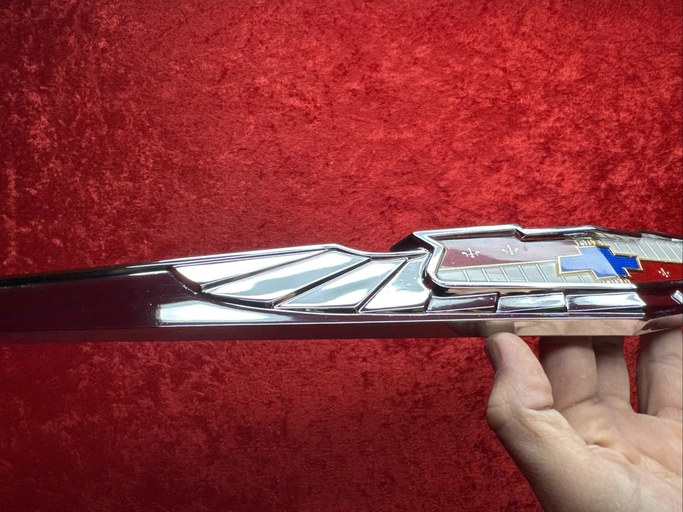 ✨ Barn Find ✨ NOS 20 世纪 60 年代通用雪佛兰 Corvair Bowtie Eagle 铬翅膀徽章 — 第 3/4 张图片