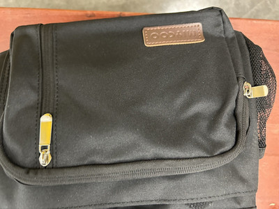 Igloo Insulated Lunch Bag, Zipper Lid, Shoulder Strap, Black 1.75 gal