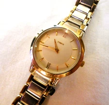 MENS OR WOMENS "TIMEX" GOLD & SILVER TONE BRACELET DRESS QUARTZ WRISTWATCH