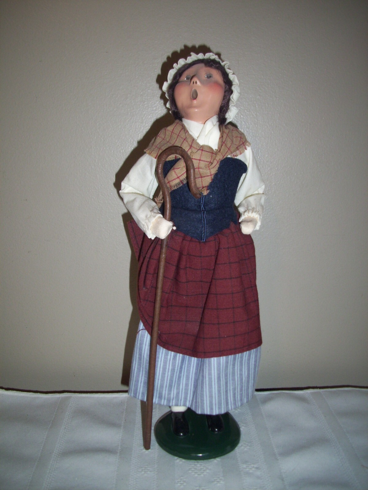 Byers Choice Carolers Williamsburg 2005 Woman Shepherdess with Staff