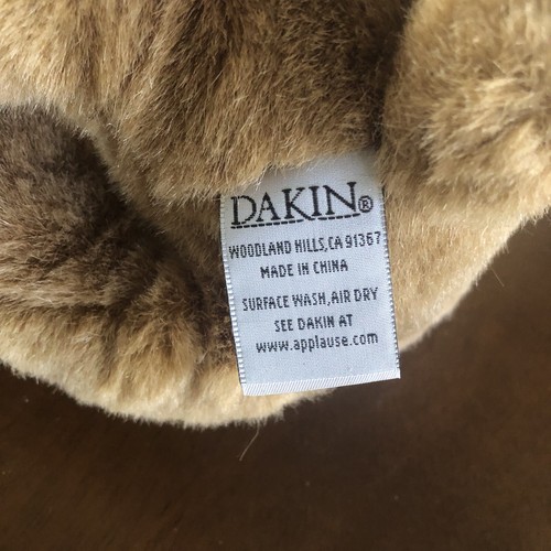 Plush DAKIN Teddy Bear Wears Velour Hat And Holds Burgundy Red Heart - Picture 4 of 4