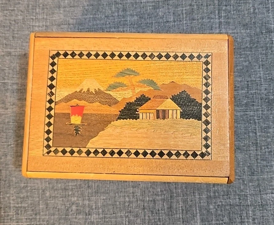 Hakone Parquet Japonés Karakuri Madera Puzzle Caja Baratija Flor y Paisaje Foto 2 de 4