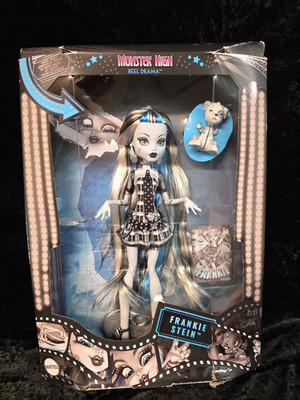 MATTEL Monster High Doll, Frankie Stein in Black and White, Reel Drama  NEW!