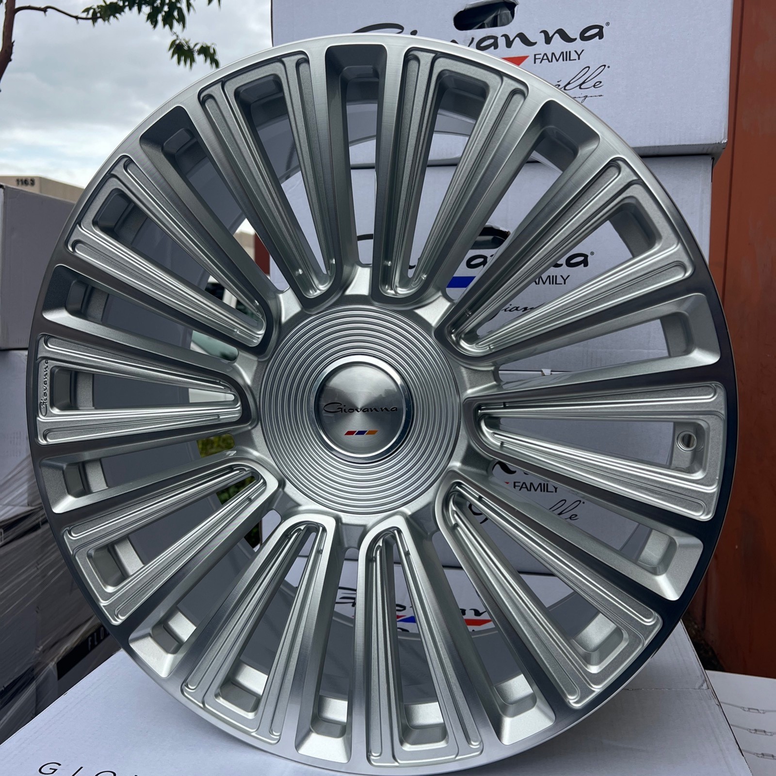 (4) 24X10 GIOVANNA TRENTO SILVER MACHINED RIM (5X120) RANGE ROVER ROLLS ROYCE X7