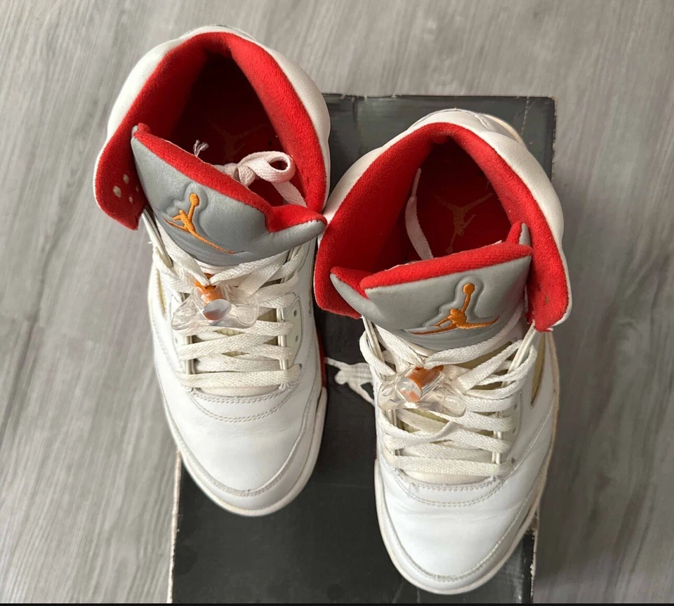 Tamanho 11 Feminino/9.5 Masculino - Air Jordan 5 Retro Sunset W Yeezy Bred Militar - Imagem 3 de 4