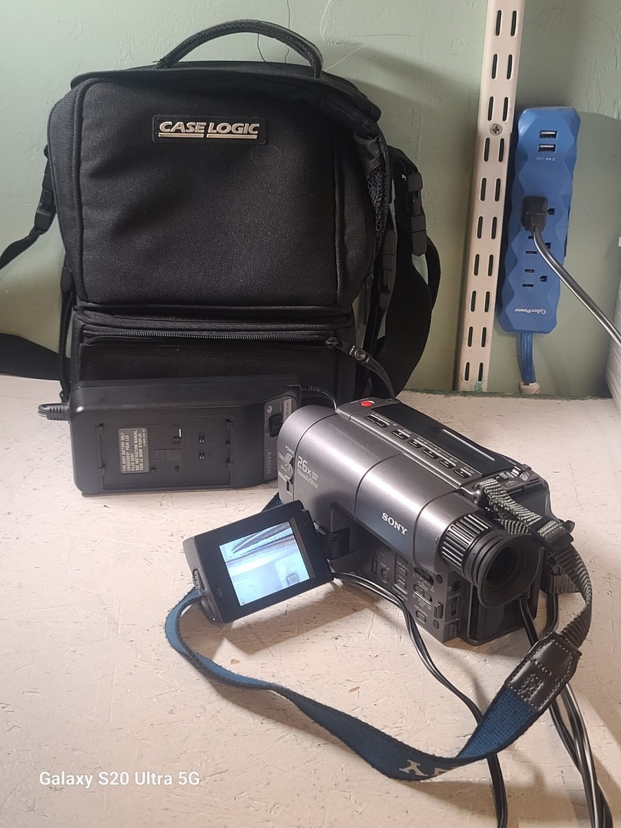 Sony CCD-TRV22 Handycam Vision Video8 26x Digital Zoom Camera