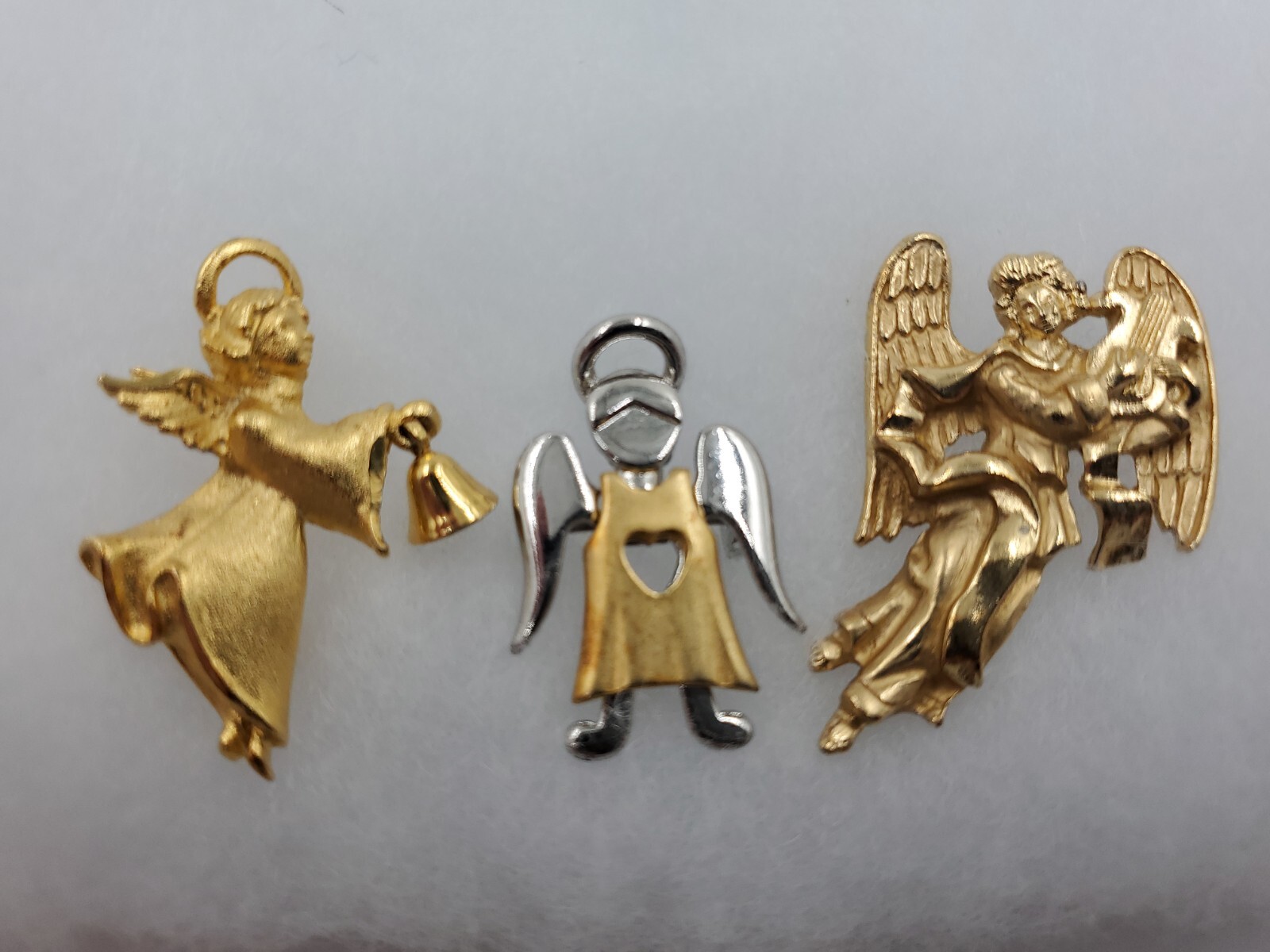 Robyn Rush RR Cookie Lee Goldtone Angel Angels Pin Brooch Christmas