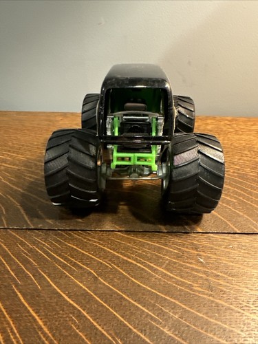Monster Jam GRAVE DIGGER 4 TIME CHAMPION TOP Silver Rims 2006 Hot Wheels 1:64 - Picture 2 of 7