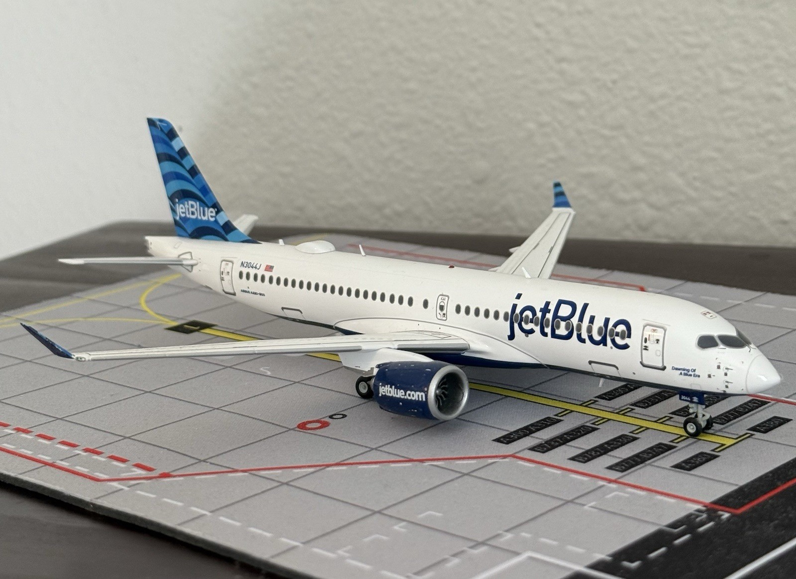 1:200 Gemini Jets JetBlue Airways Airbus A220-300 G2JBU1213 N3044J Diecast Model