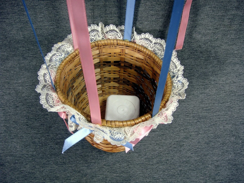 Caja de música vintage de tela colgante globo aerostático cinta de encaje tela musical Foto 3 de 4