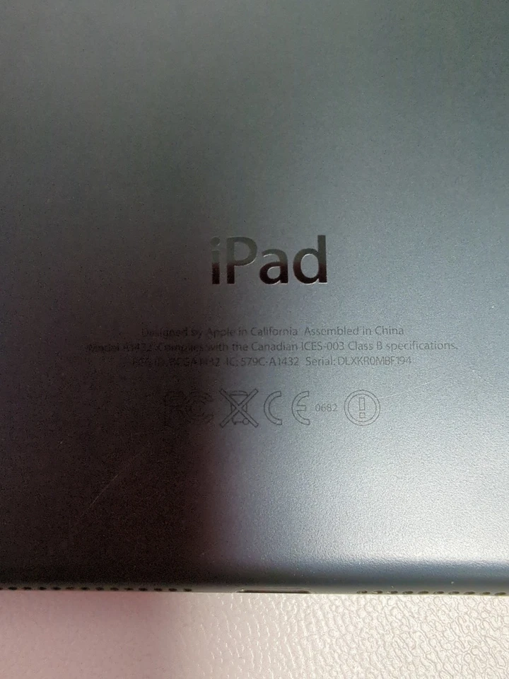 Apple iPad Mini 1st Gen (A1432) - 7.9" / Grey / 16GB - Image 3 of 4