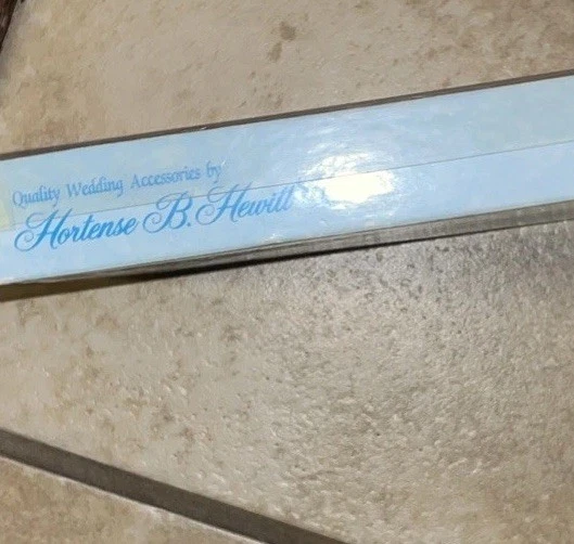 Accesorios de boda de calidad Hortense B. Hewitt Co. Juego de cuchillos y servidores Foto 2 de 4