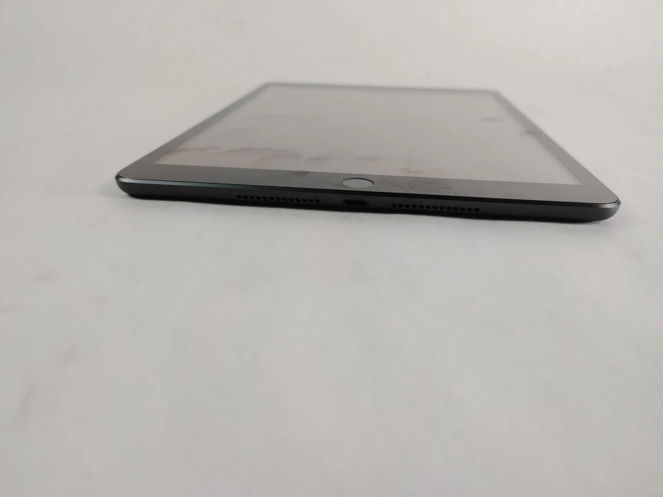 Apple iPad 9th Gen A2603 64 GB iOS 26.0 (Wi-Fi + 4G) Unlocked - Image 3 of 4