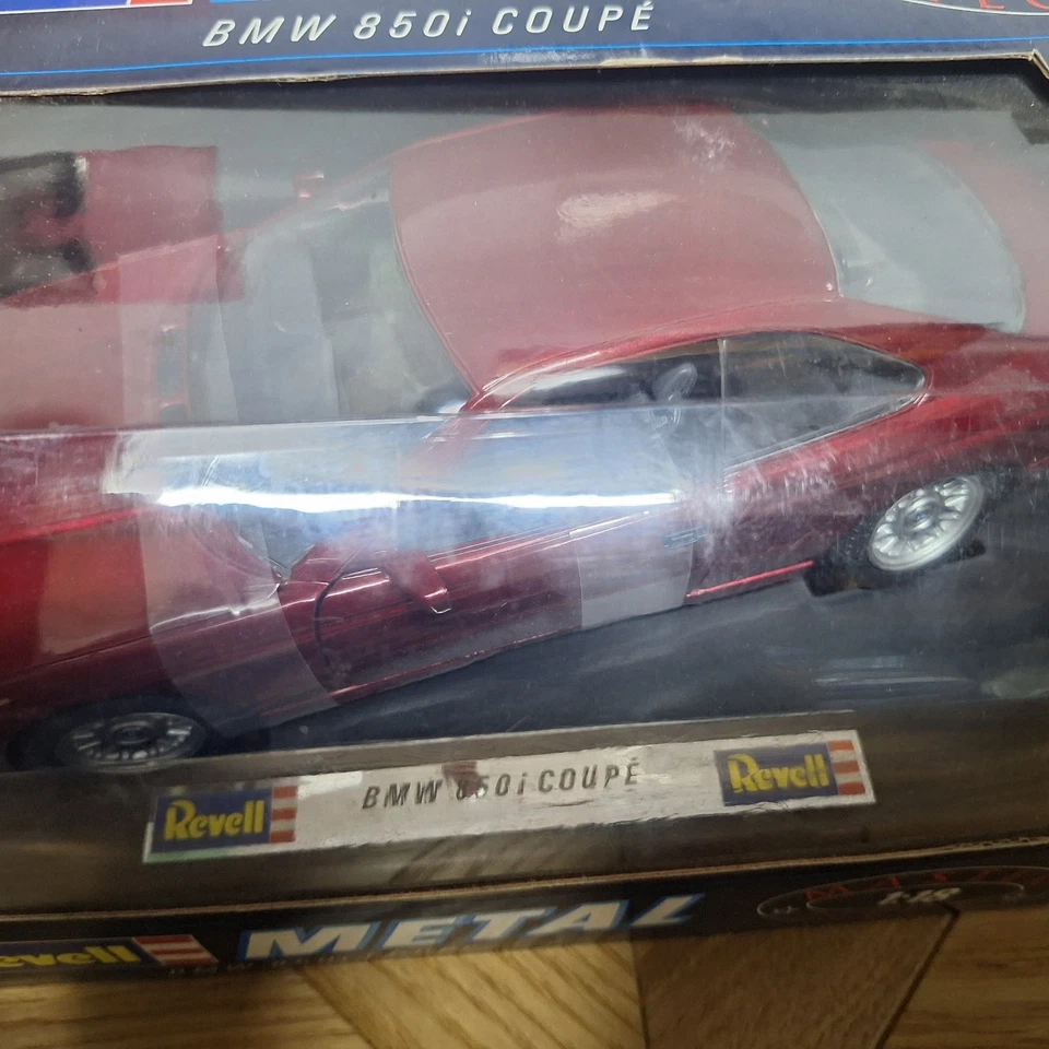 BMW 850 i MARCA REVELL SCALA 1/18 - Immagine 4 di 4
