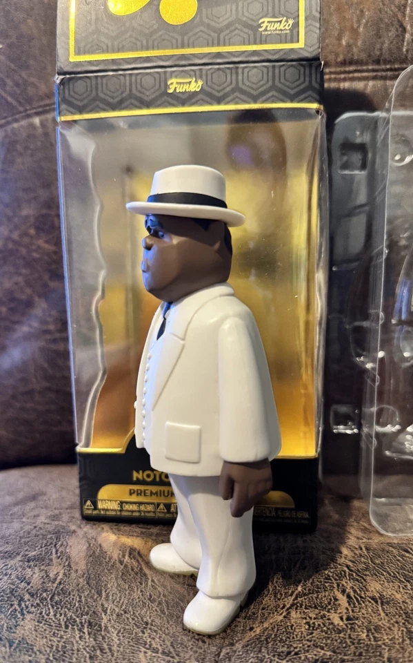 Figura Coleccionable Biggie Smalls Traje Blanco 5 Pulgadas Vinilo Dorado Foto 3 de 4