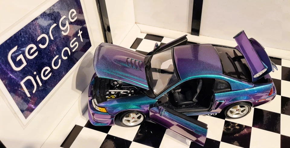 (MODIFICADO) "1 de una clase" 1/18 2000 Ford Mustang SVT COBRA R de MAISTO (SIN USAR, EN CAJA) Foto 3 de 4