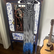 Women’s Long Maxi Dress Calvin Klein Size 8 Gray And Blue With Chevron Pattern