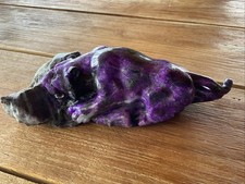 Sugilith Panther Carving 1,73 kg – große Sugilite Edelstein Skulptur 