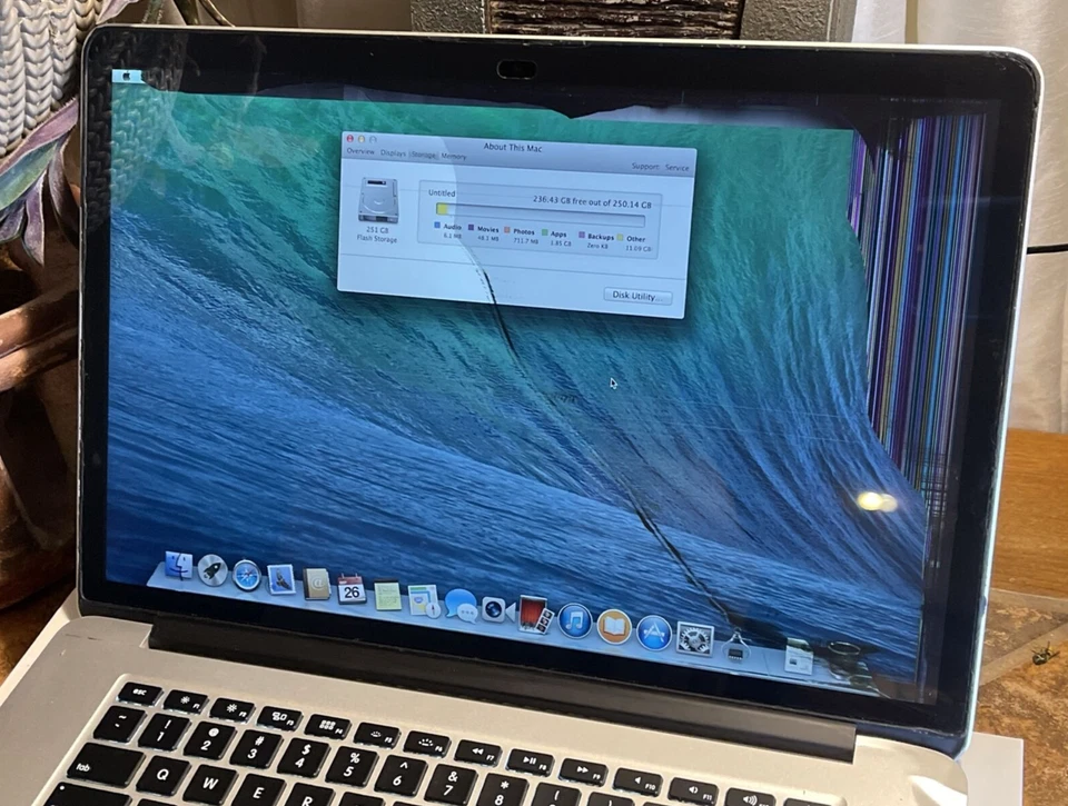 Apple MacBook Pro 15.4in (4th Generation i7) 2.0 GHz 256gb 8gb RAM (LCD iSSue) - Image 2 of 4