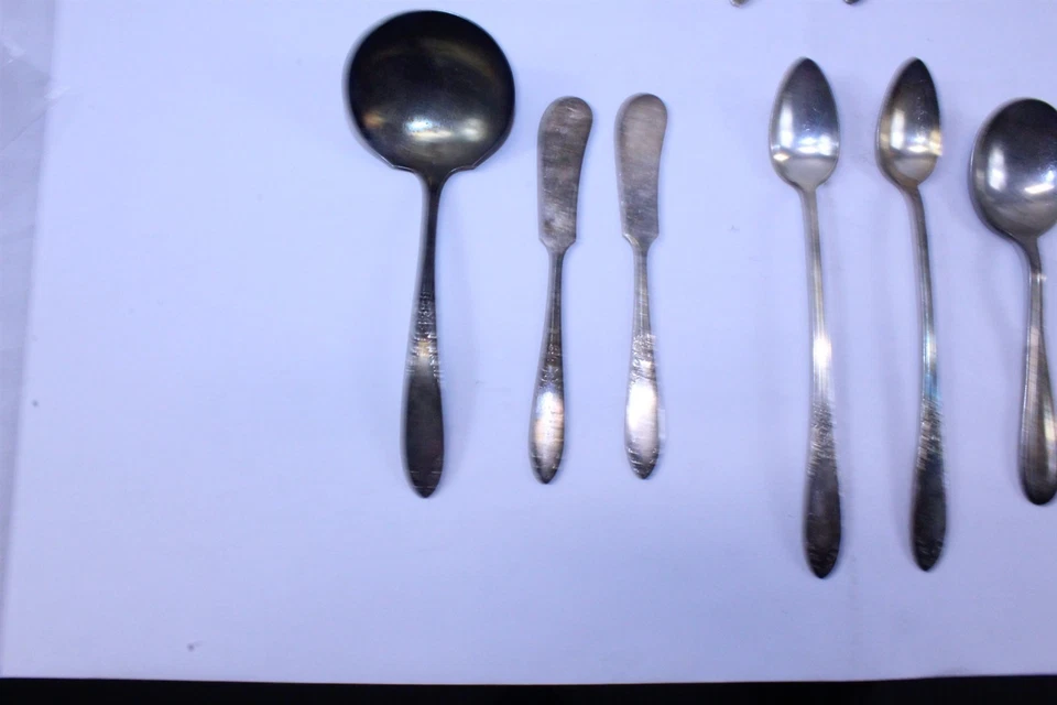 Lote de 17 peças de talheres folheados a prata Miss Matched padrões mistos - Imagem 3 de 4