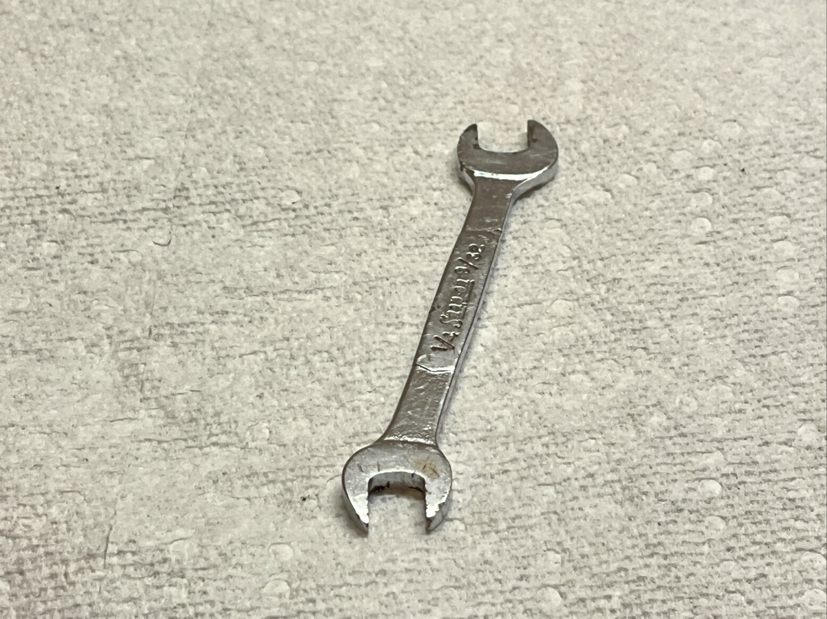 Snap-On#J1618 - 1/4” & 9/32”, SAE, Double Open End, Chrome, Wrench